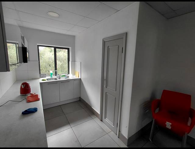 480M² OFFICE TO LET IN VORNA VALLEY
